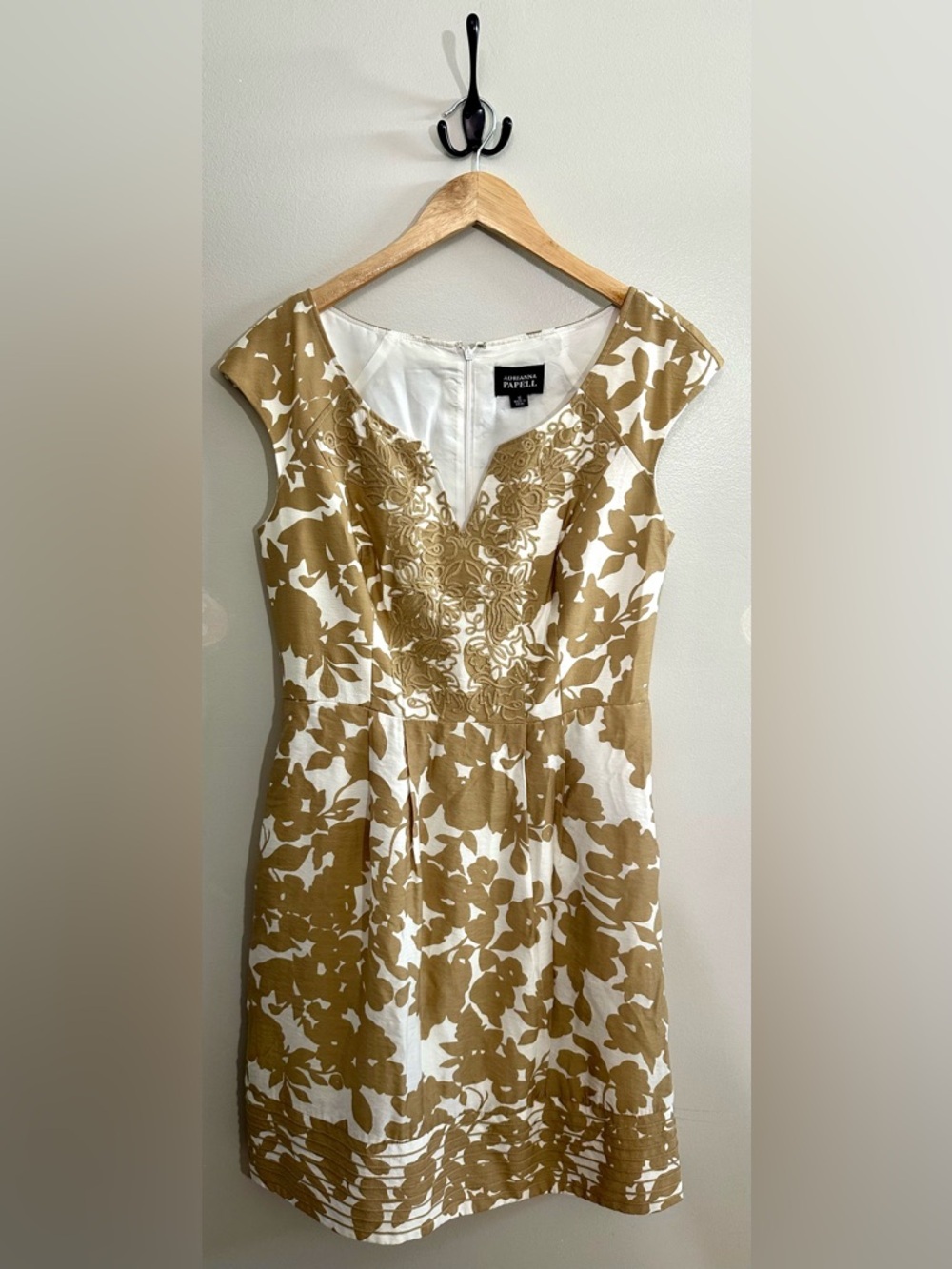 Adrianna Papell Embroidered Fit and Flare V Neck Floral Midi Dress Size 10